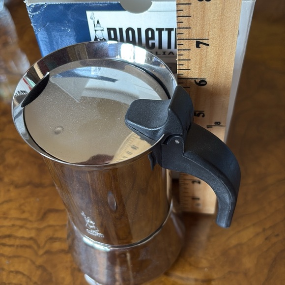 Bialetti Casa Italia Venus 4-Cup Stove Top Espresso Maker - Picture 8 of 10